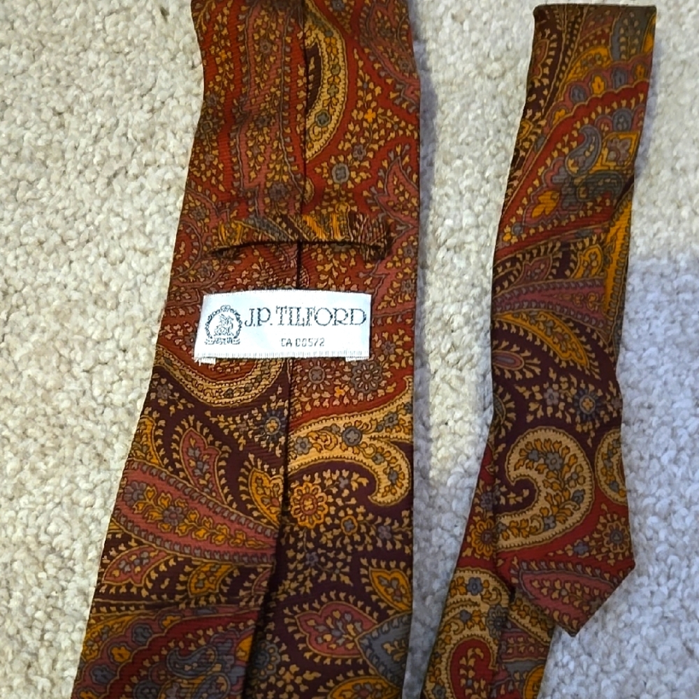 JP Tilford VINTAGE Paisley Silk Tie - Multicolor